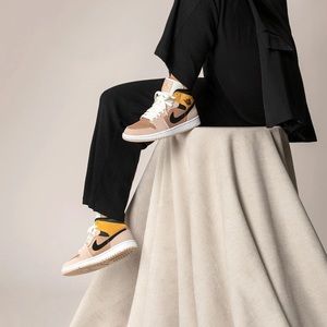 W’s Jordan 1 Mid Size 7.5 Particle Beige